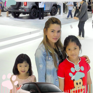 บริการจำหน่ายและเช่า PHOTOBOOTH INTERACTIVE AR+ พัฒนาระบบและออกแบบกราฟิกให้ตรงกับแบรนด์สินค้าและบริการของลูกค้าได้ ประหยัดงบการพัฒนาระบบใหม่และระยะเวลาในการดำเนินงาน เหมาะสำหรับกิจกรรมงานแต่ง งานเปิดตัวสินค้า งานออกบูธแสดงสินค้าและบริการ โดยความพิเศษของ Photobooth Interactive AR + ดังนี้ เล่นง่ายด้วยระบบจอสัมผัส สามารถ Detect เป็น AR สามารถ Tie-in รูปสินค้า โลโก้ และ รูปต่างๆที่เกี่ยวข้องกับธีมงานได้ สามารถทำเกมเล่นร่วมกับ Photobooth AR ได้ Dicut Background ตัดฉากพื้นหลัง แล้วแทรกภาพให้เข้ากับธีมงานได้ ออกแบบเฟรม ประกอบภาพหรือวิดีโอได้ สามารถบันทึกได้ทั้งไฟล์ภาพนิ่งและคลิปวิดีโอสั้นได้ สามารถ Download ภาพหรือคลิปวิดีโอที่เล่นได้ผ่านออนไลน์ โดยการสแกน QR Code ในการดาวน์โหลด เพื่อง่ายต่อการแชร์ให้ผู้ร่วมงาน สามารถสั่งปริ้นรูปหน้างานได้